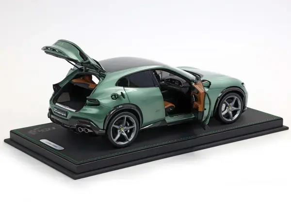 Ferrari Ferrari Purosangue SUV 2022 + Showcase - 1:18 - BBR Ferrari Ferrari Purosangue SUV 2022 + Showcase - 1:18 - BBR