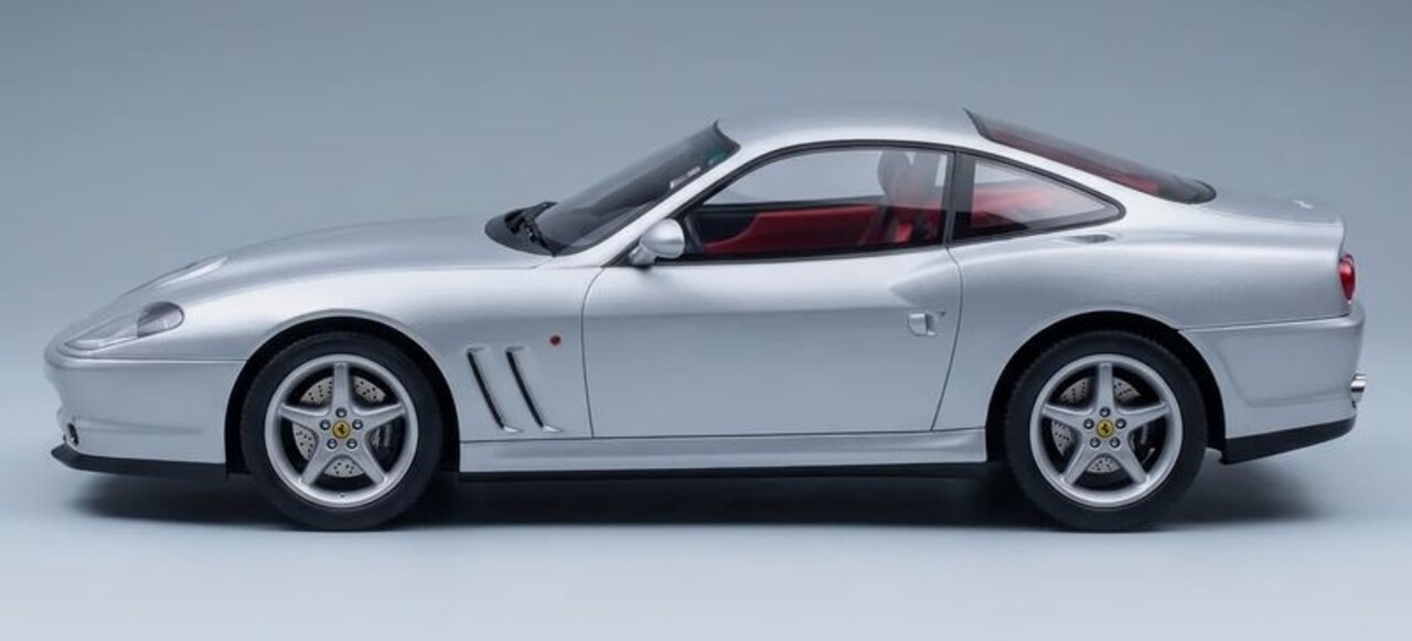 Ferrari Ferrari 550 Maranello 1996 + Showcase - 1:18 - BBR Ferrari Ferrari 550 Maranello 1996 + Showcase - 1:18 - BBR