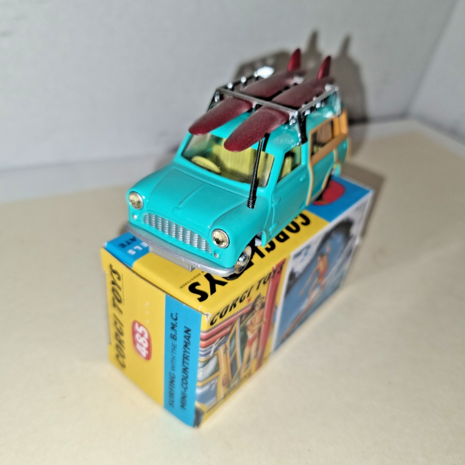 Austin Austin Mini Countryman + Roof Rack Surfing + Figure 1960 - 1:43 - Corgi