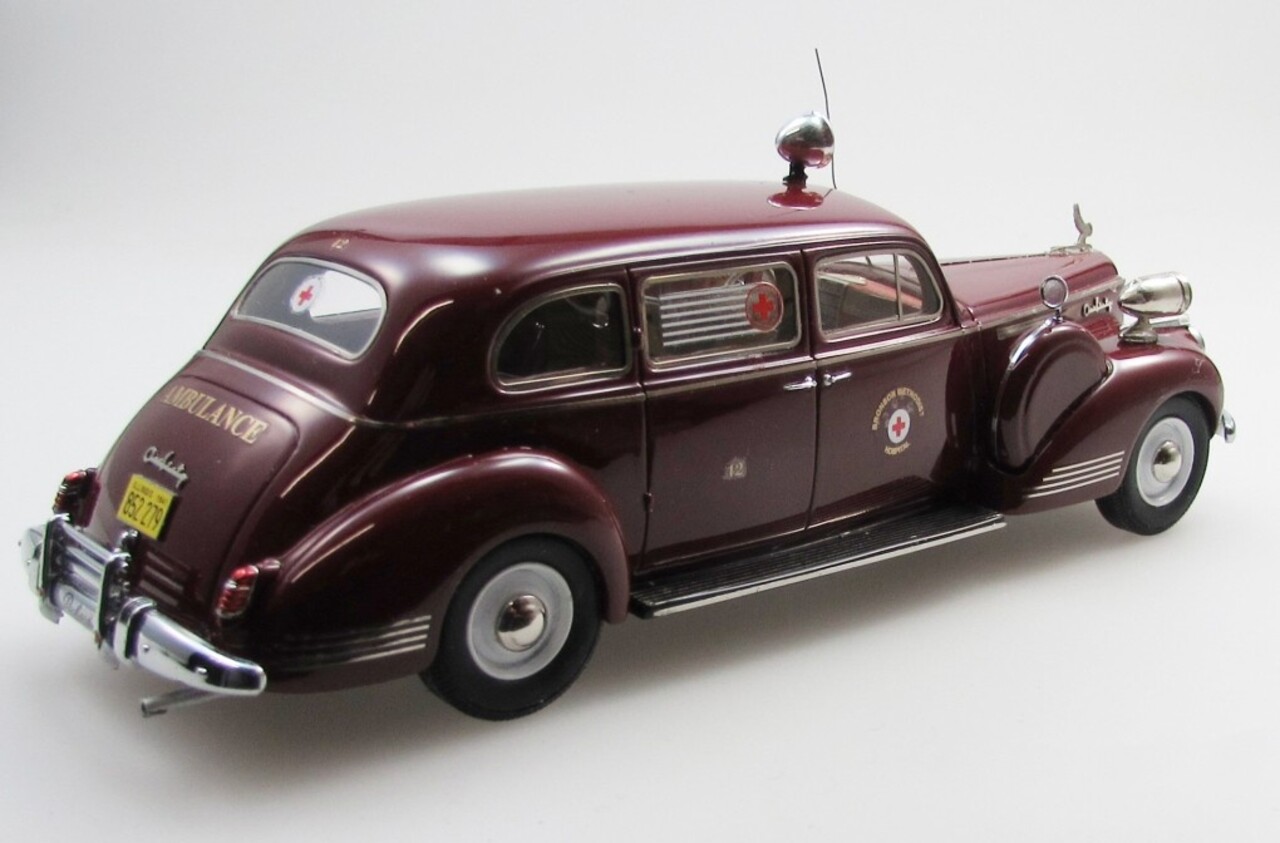Packard Packard 160 Sedan Ambulance by Henney 1941 - 1:43 - Esval Models Packard Packard 160 Sedan Ambulance by Henney 1941 - 1:43 - Esval Models