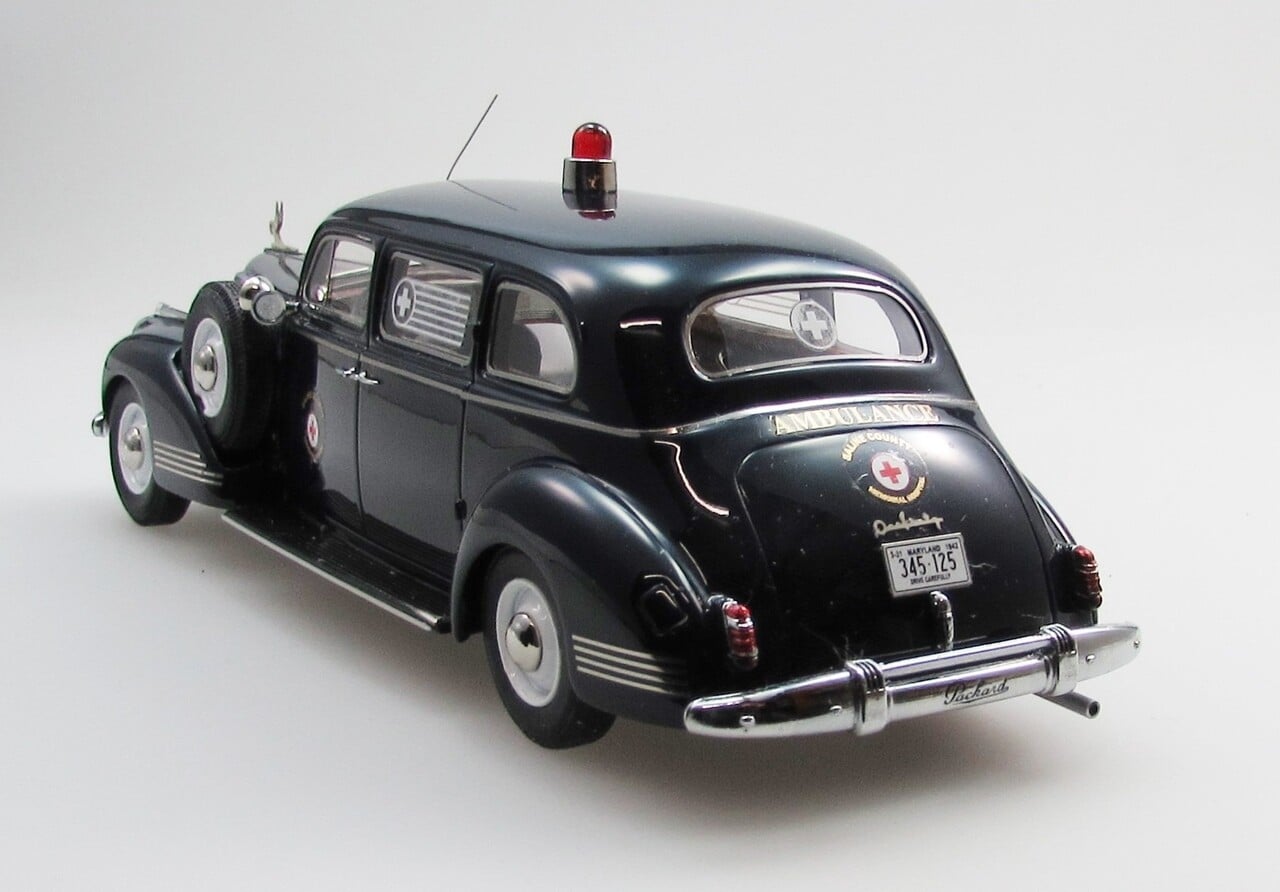 Packard Packard 160 Sedan Ambulance by Henney 1942 - 1:43 - Esval Models Packard Packard 160 Sedan Ambulance by Henney 1942 - 1:43 - Esval Models