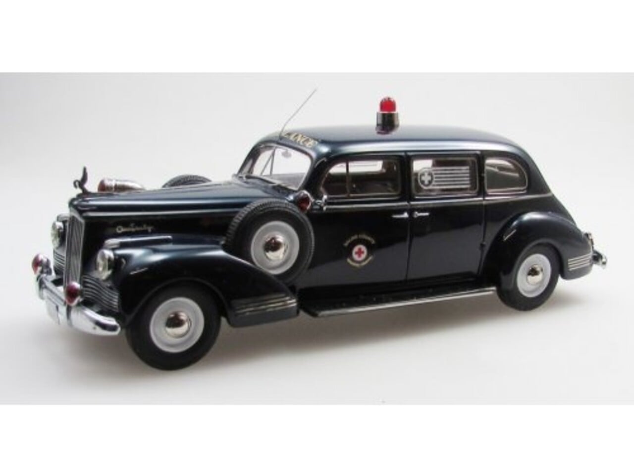 Packard Packard 160 Sedan Ambulance by Henney 1942 - 1:43 - Esval Models Packard Packard 160 Sedan Ambulance by Henney 1942 - 1:43 - Esval Models