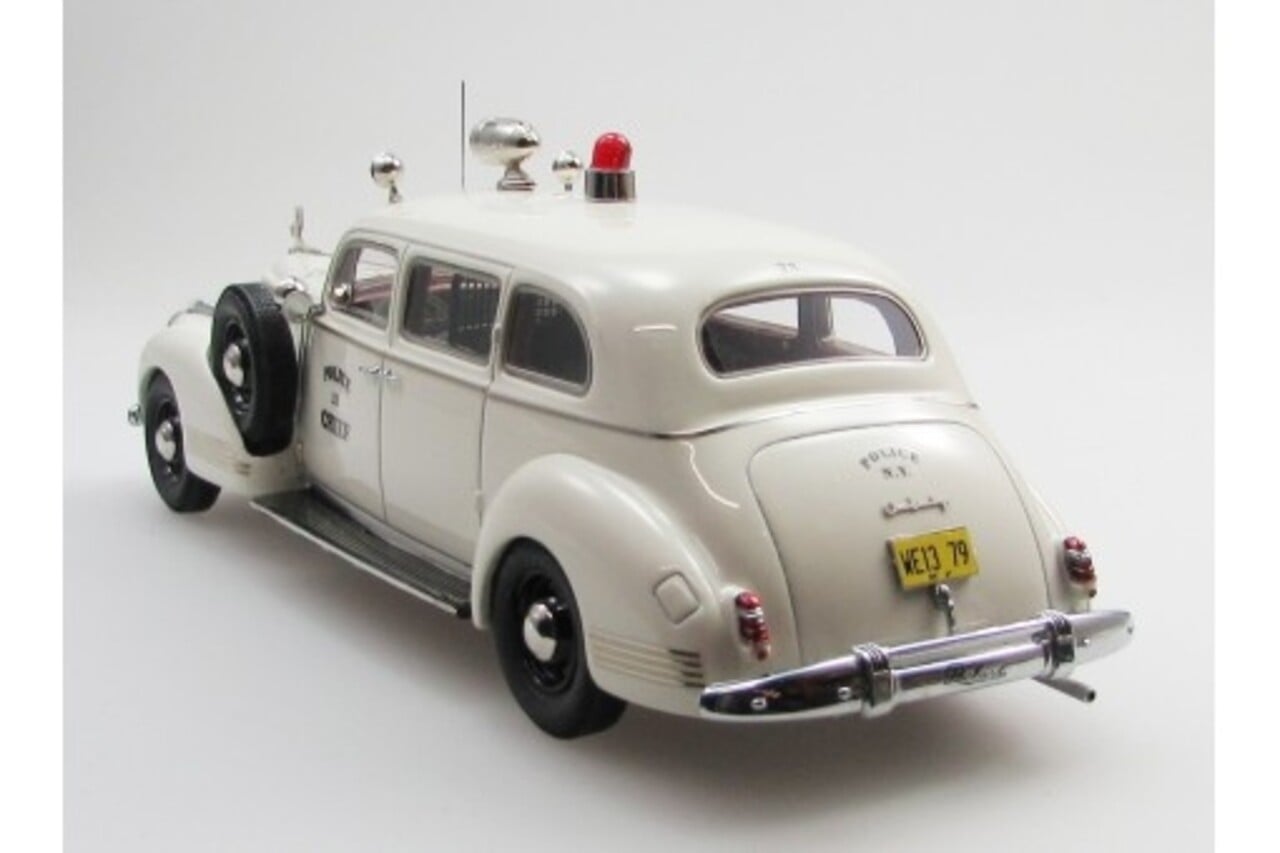Packard Packard 160 Sedan Police by Henney 1942 - 1:43 - Esval Models Packard Packard 160 Sedan Police by Henney 1942 - 1:43 - Esval Models
