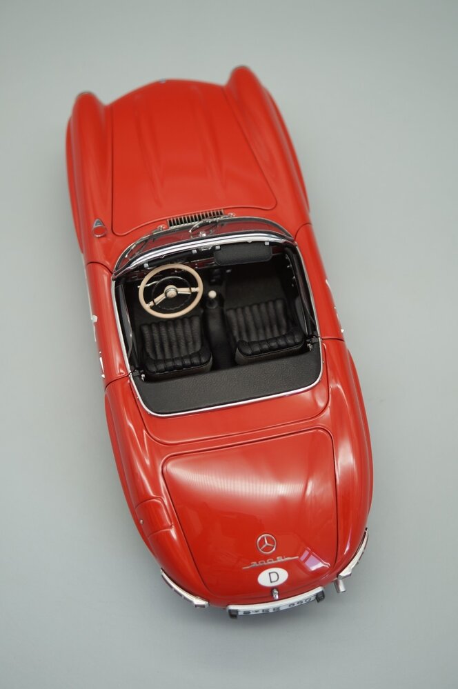 Mercedes-Benz Mercedes-Benz 300 SL Roadster Spider Open #4 Pferdsfeld Rennen 1961 International Concours d'Elegance 2026 - 1:18 - CMC Mercedes-Benz Mercedes-Benz 300 SL Roadster Spider Open #4 Pferdsfeld Rennen 1961 International Concours d'Elegance 2026 - 1:18 - CMC