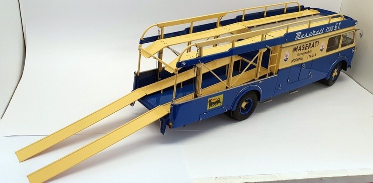 Fiat Fiat 642RN2 Truck Bartoletti Maserati Renntransporter 1957 - 1:18 - CMC Fiat Fiat 642RN2 Truck Bartoletti Maserati Renntransporter 1957 - 1:18 - CMC
