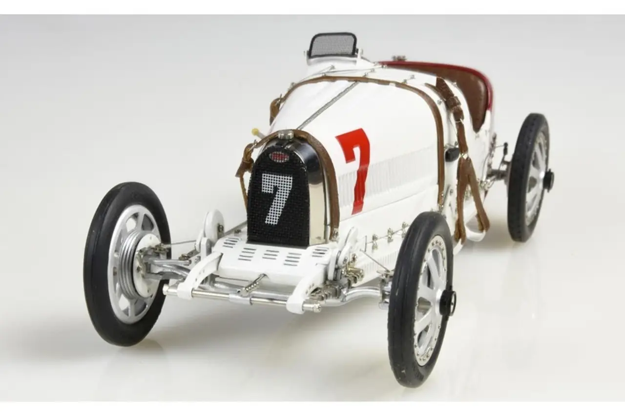 Formule 1 Bugatti Type 35 #7 Grand Prix National Colour Poland 1924 - 1:18 - CMC Formule 1 Bugatti Type 35 #7 Grand Prix National Colour Poland 1924 - 1:18 - CMC