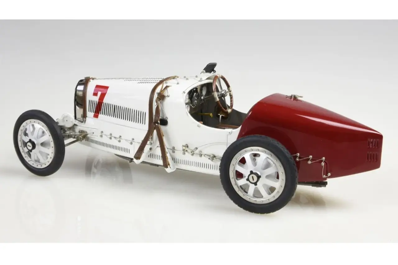 Formule 1 Bugatti Type 35 #7 Grand Prix National Colour Poland 1924 - 1:18 - CMC Formule 1 Bugatti Type 35 #7 Grand Prix National Colour Poland 1924 - 1:18 - CMC