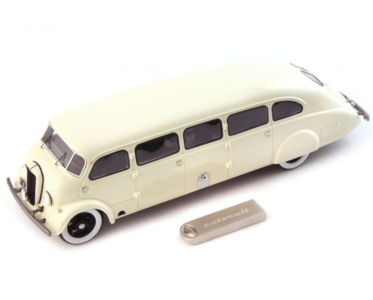 Bata Autokar Bata Autokar Sodomka on Ford Chassis (CZ) + Yearbook 2023 Digital (USB-Stick) - 1:43 - Autocult Bata Autokar Bata Autokar Sodomka on Ford Chassis (CZ) + Yearbook 2023 Digital (USB-Stick) - 1:43 - Autocult