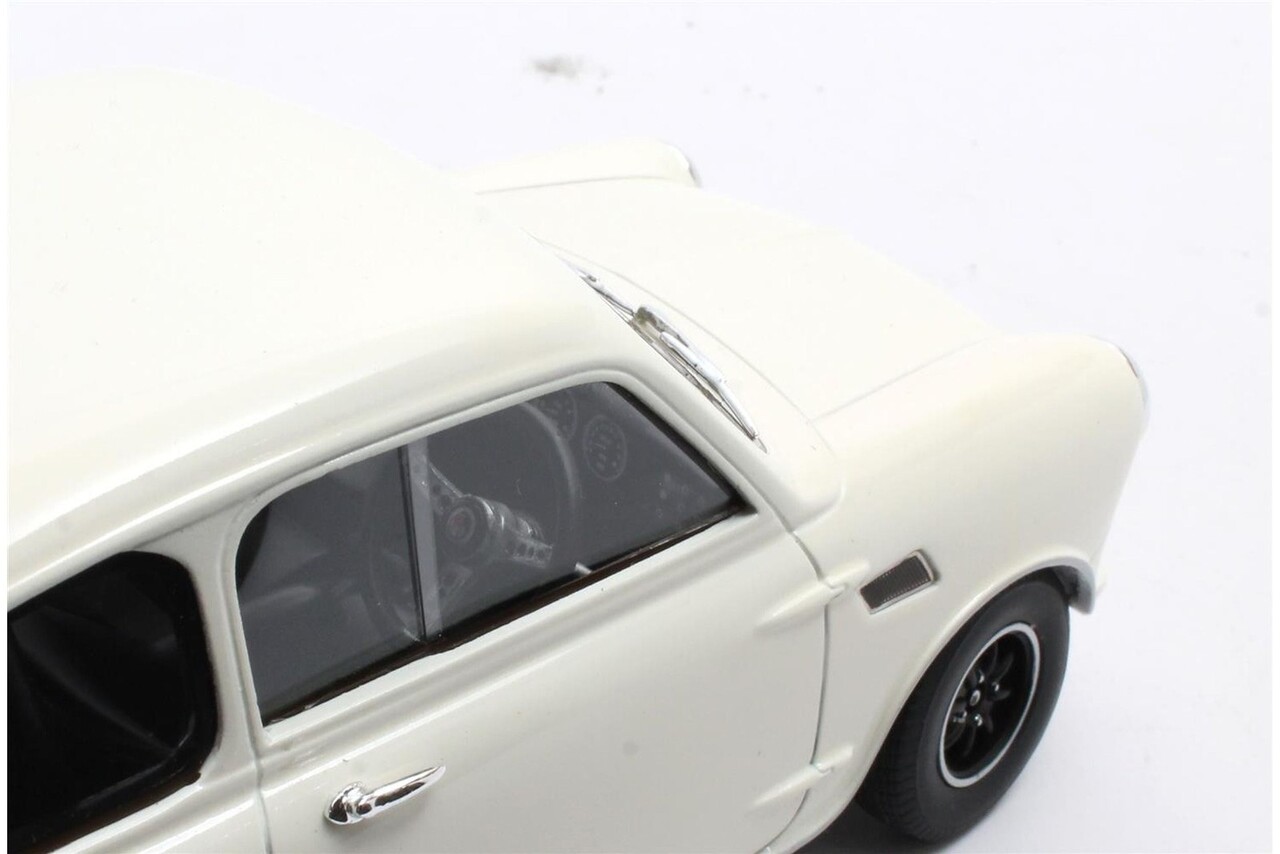 Mini Mini Broadspeed GT 1966 - 1:18 - Cult Scale Models Mini Mini Broadspeed GT 1966 - 1:18 - Cult Scale Models