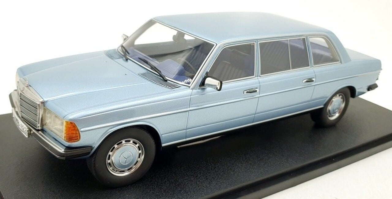 Mercedes-Benz Mercedes-Benz E-Class E250 (W123) Limousine Lang 1978 - 1:18 - Cult Scale Models Mercedes-Benz Mercedes-Benz E-Class E250 (W123) Limousine Lang 1978 - 1:18 - Cult Scale Models