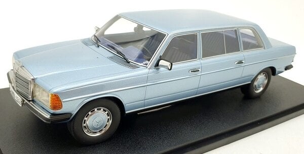 Mercedes-Benz Mercedes-Benz E-Class E250 (W123) Limousine Lang 1978 - 1:18 - Cult Scale Models Mercedes-Benz Mercedes-Benz E-Class E250 (W123) Limousine Lang 1978 - 1:18 - Cult Scale Models