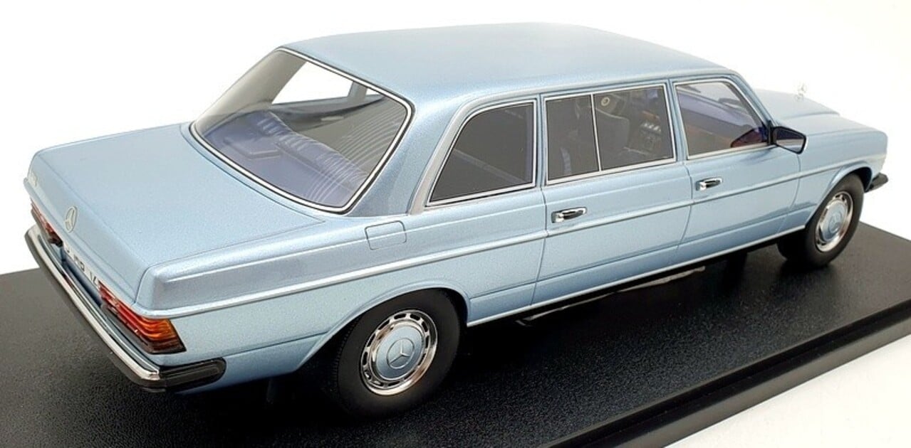 Mercedes-Benz Mercedes-Benz E-Class E250 (W123) Limousine Lang 1978 - 1:18 - Cult Scale Models Mercedes-Benz Mercedes-Benz E-Class E250 (W123) Limousine Lang 1978 - 1:18 - Cult Scale Models