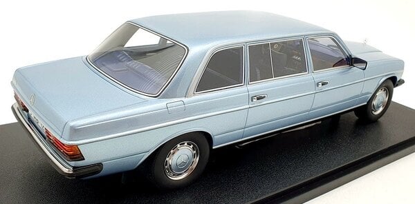 Mercedes-Benz Mercedes-Benz E-Class E250 (W123) Limousine Lang 1978 - 1:18 - Cult Scale Models Mercedes-Benz Mercedes-Benz E-Class E250 (W123) Limousine Lang 1978 - 1:18 - Cult Scale Models