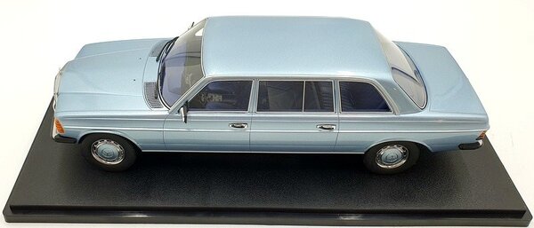 Mercedes-Benz Mercedes-Benz E-Class E250 (W123) Limousine Lang 1978 - 1:18 - Cult Scale Models Mercedes-Benz Mercedes-Benz E-Class E250 (W123) Limousine Lang 1978 - 1:18 - Cult Scale Models