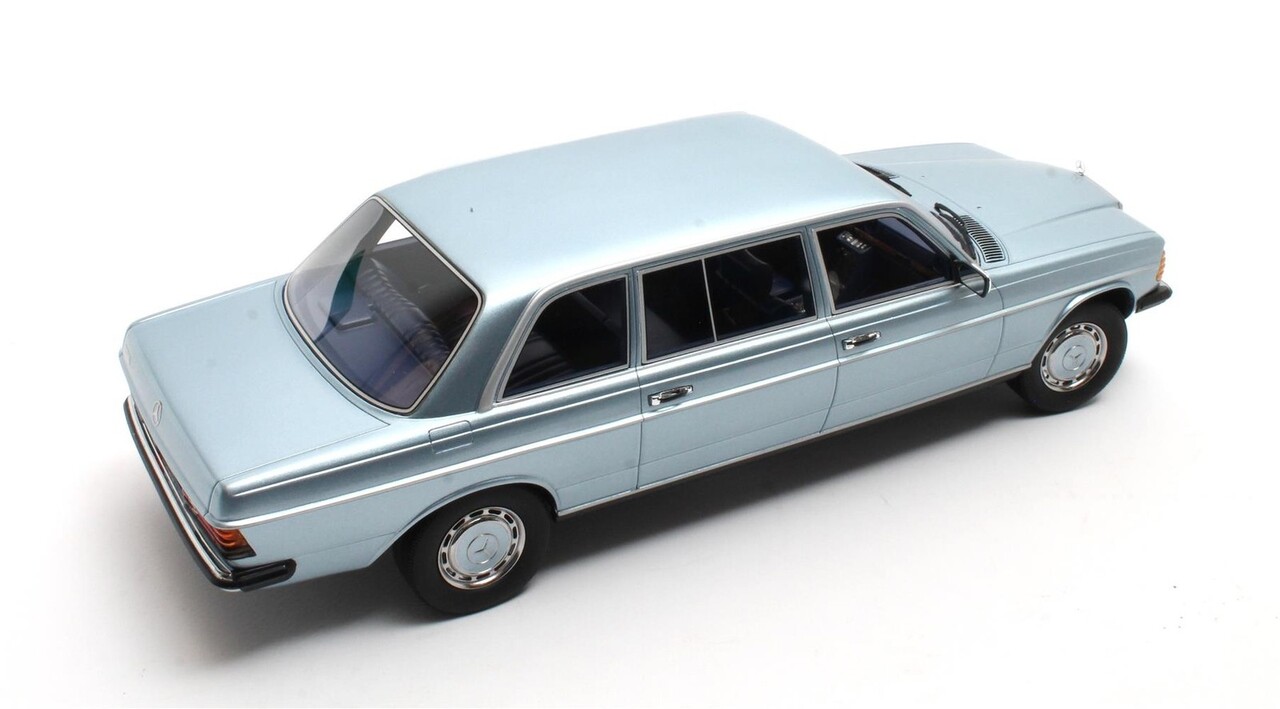 Mercedes-Benz Mercedes-Benz E-Class E250 (W123) Limousine Lang 1978 - 1:18 - Cult Scale Models Mercedes-Benz Mercedes-Benz E-Class E250 (W123) Limousine Lang 1978 - 1:18 - Cult Scale Models