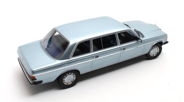 Mercedes-Benz Mercedes-Benz E-Class E250 (W123) Limousine Lang 1978 - 1:18 - Cult Scale Models Mercedes-Benz Mercedes-Benz E-Class E250 (W123) Limousine Lang 1978 - 1:18 - Cult Scale Models