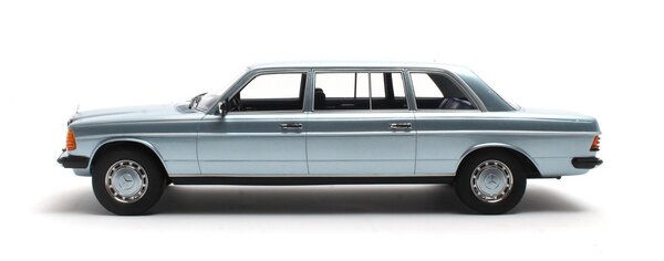 Mercedes-Benz Mercedes-Benz E-Class E250 (W123) Limousine Lang 1978 - 1:18 - Cult Scale Models Mercedes-Benz Mercedes-Benz E-Class E250 (W123) Limousine Lang 1978 - 1:18 - Cult Scale Models