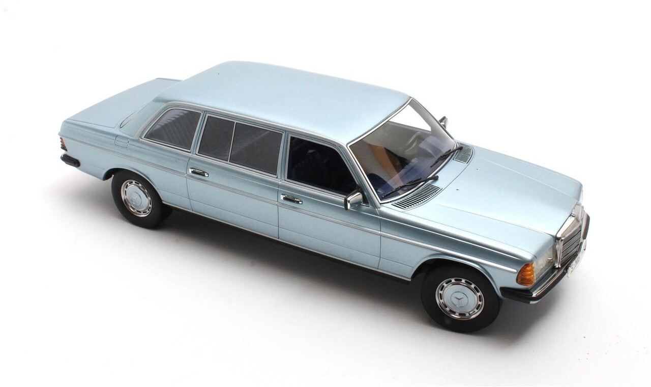 Mercedes-Benz Mercedes-Benz E-Class E250 (W123) Limousine Lang 1978 - 1:18 - Cult Scale Models Mercedes-Benz Mercedes-Benz E-Class E250 (W123) Limousine Lang 1978 - 1:18 - Cult Scale Models