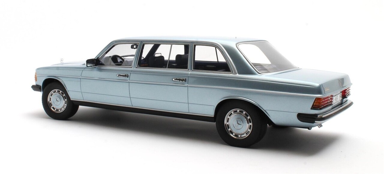 Mercedes-Benz Mercedes-Benz E-Class E250 (W123) Limousine Lang 1978 - 1:18 - Cult Scale Models Mercedes-Benz Mercedes-Benz E-Class E250 (W123) Limousine Lang 1978 - 1:18 - Cult Scale Models