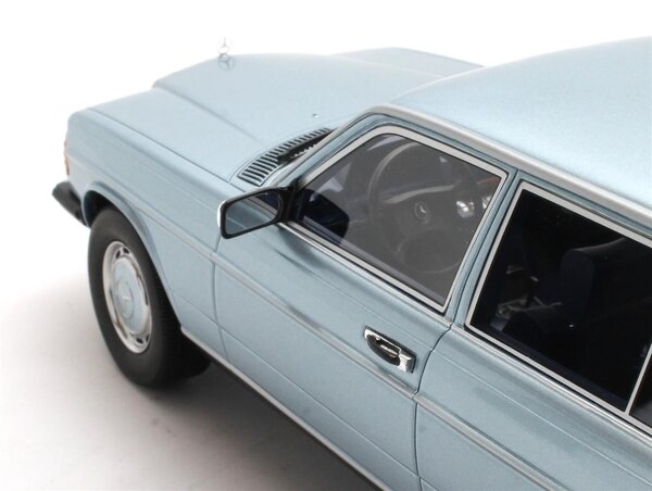 Mercedes-Benz Mercedes-Benz E-Class E250 (W123) Limousine Lang 1978 - 1:18 - Cult Scale Models Mercedes-Benz Mercedes-Benz E-Class E250 (W123) Limousine Lang 1978 - 1:18 - Cult Scale Models