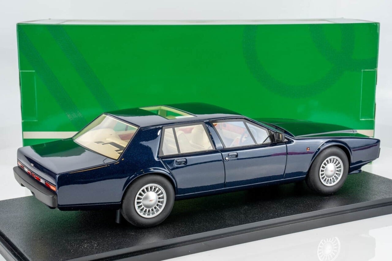 Aston Martin Aston Martin Lagonda S2 1990 - 1:18 - Cult Scale Models Aston Martin Aston Martin Lagonda S2 1990 - 1:18 - Cult Scale Models