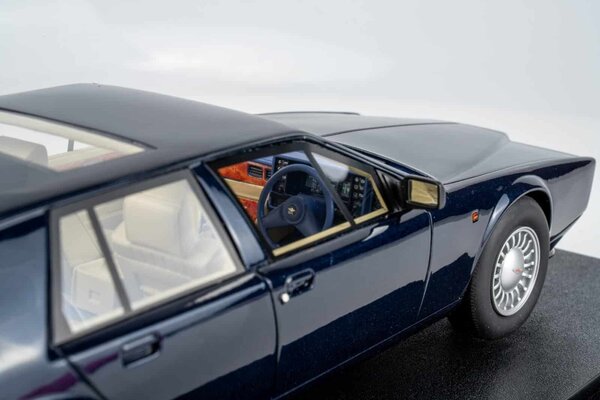 Aston Martin Aston Martin Lagonda S2 1990 - 1:18 - Cult Scale Models Aston Martin Aston Martin Lagonda S2 1990 - 1:18 - Cult Scale Models