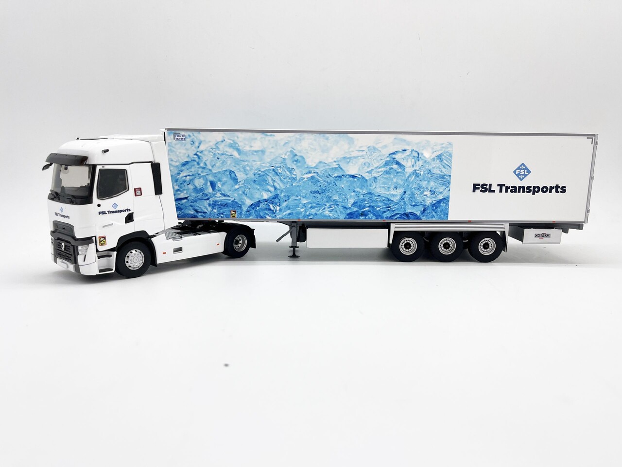 Renault Renault T-Line High Truck 4x2 + Reefer Semi Trailer 3 Axle 'FSL Transports' 2021 - 1:43 - Eligor Renault Renault T-Line High Truck 4x2 + Reefer Semi Trailer 3 Axle 'FSL Transports' 2021 - 1:43 - Eligor
