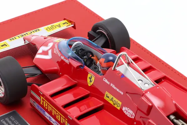 Formule 1 Ferrari 126CX Comprex Turbo #27 GP Ovest Long Beach USA 1991 + Pilot Figure (G.Villeneuve) + Showcase - 1:18 - GP Replicas Formule 1 Ferrari 126CX Comprex Turbo #27 GP Ovest Long Beach USA 1991 + Pilot Figure (G.Villeneuve) + Showcase - 1:18 - GP Replicas