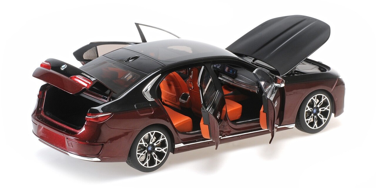 BMW BMW i7 2022 - 1:18 - Minichamps