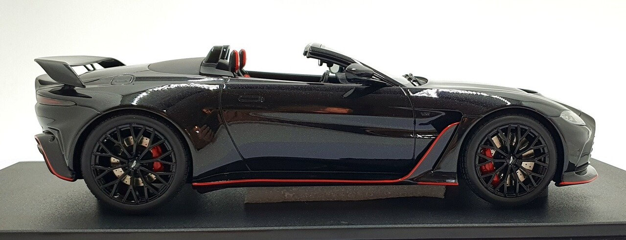 Aston Martin Aston Martin V12 Vantage Roadster 2023 - 1:18 - GT Spirit Aston Martin Aston Martin V12 Vantage Roadster 2023 - 1:18 - GT Spirit