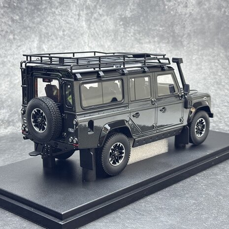 Land Rover Land Rover Defender 110 SW Adventure Edition 2016 - 1:18 - GT Spirit Land Rover Land Rover Defender 110 SW Adventure Edition 2016 - 1:18 - GT Spirit