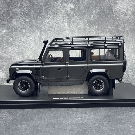 Land Rover Land Rover Defender 110 SW Adventure Edition 2016 - 1:18 - GT Spirit Land Rover Land Rover Defender 110 SW Adventure Edition 2016 - 1:18 - GT Spirit