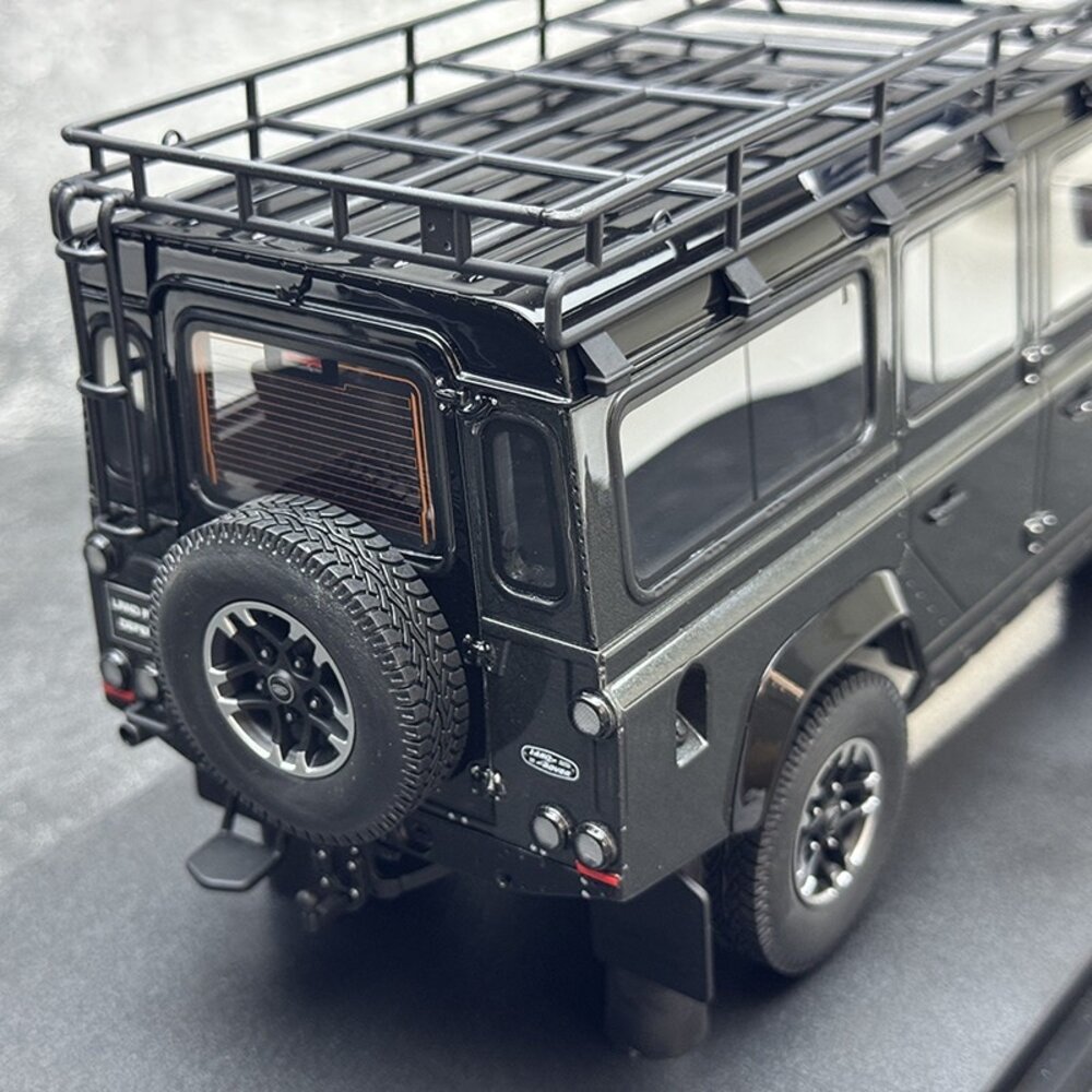 Land Rover Land Rover Defender 110 SW Adventure Edition 2016 - 1:18 - GT Spirit Land Rover Land Rover Defender 110 SW Adventure Edition 2016 - 1:18 - GT Spirit