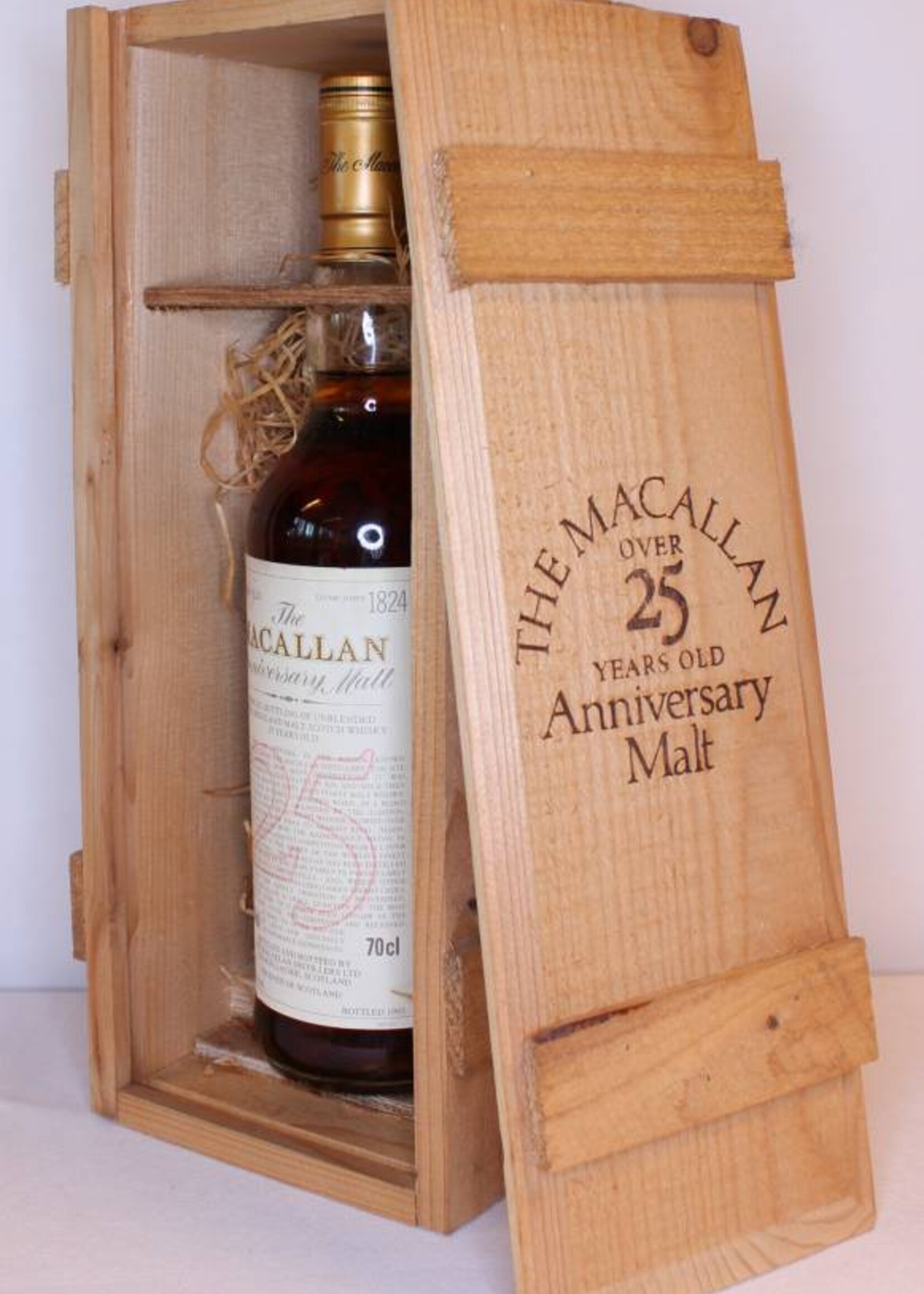 The Macallan Macallan 25 Years Old 1968 1993 The Anniversary Malt 43% (in OWC)