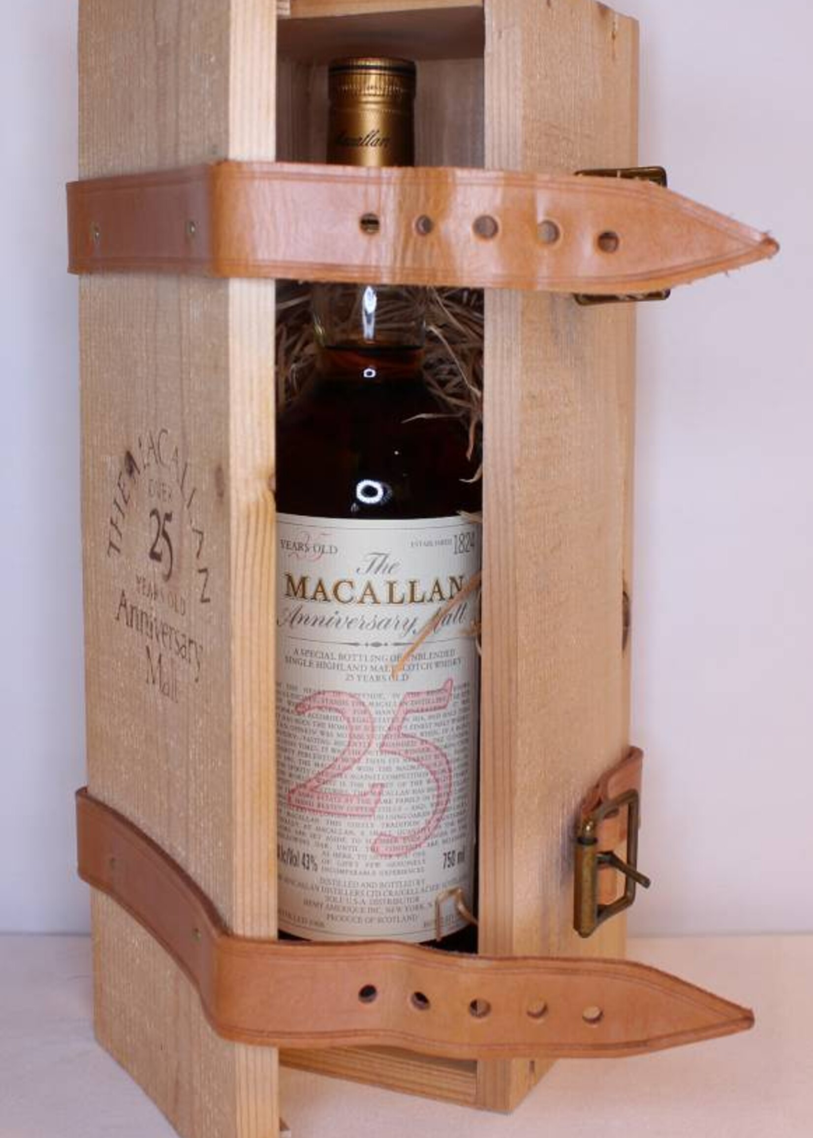 The Macallan Macallan 25 Years Old 1968 1994 The Anniversary Malt 43% (in OWC)