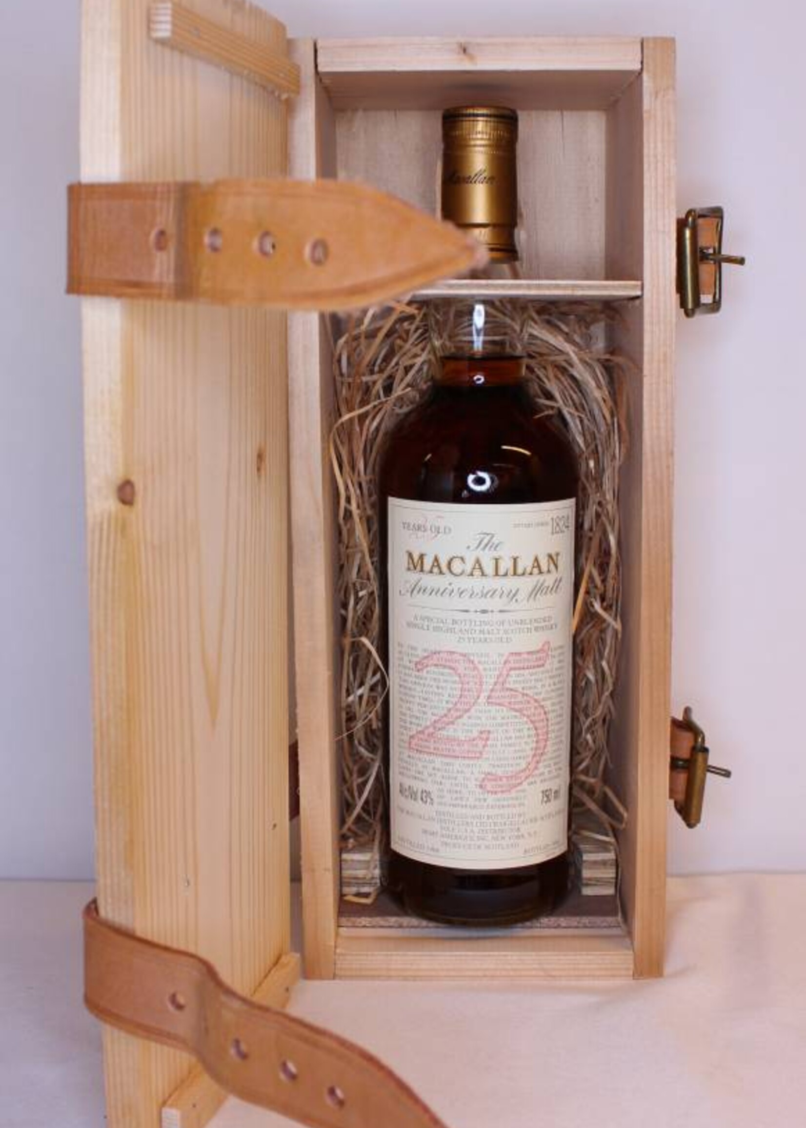 The Macallan Macallan 25 Years Old 1968 1994 The Anniversary Malt 43% (in OWC)