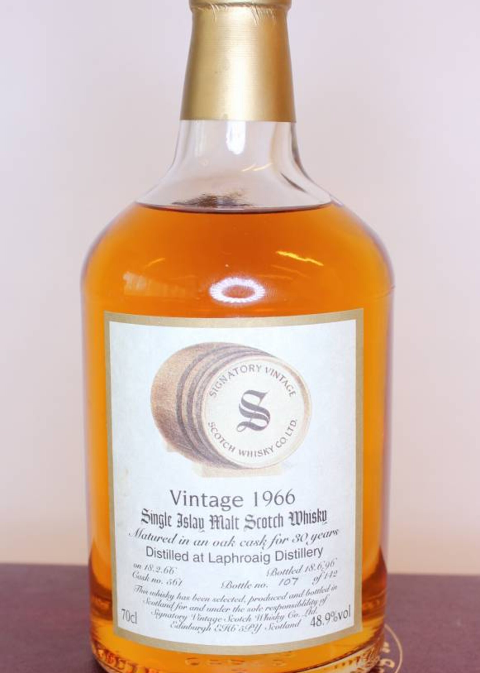 Laphroaig Laphroaig 30 Years Old 1966 1996 Cask 561 Signatory Vintage (SV) Vintage Collection - Dumpy 48.9%