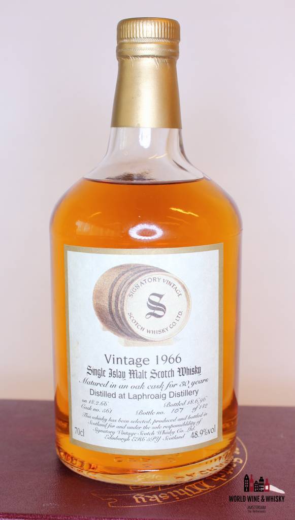 Laphroaig Laphroaig 30 Years Old 1966 1996 Cask 561 Signatory Vintage (SV) Vintage Collection - Dumpy 48.9%