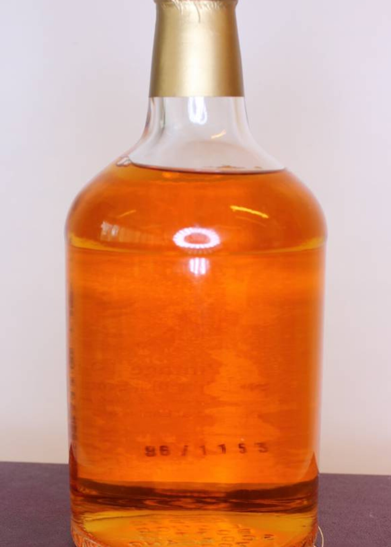 Laphroaig Laphroaig 30 Years Old 1966 1996 Cask 561 Signatory Vintage (SV) Vintage Collection - Dumpy 48.9%