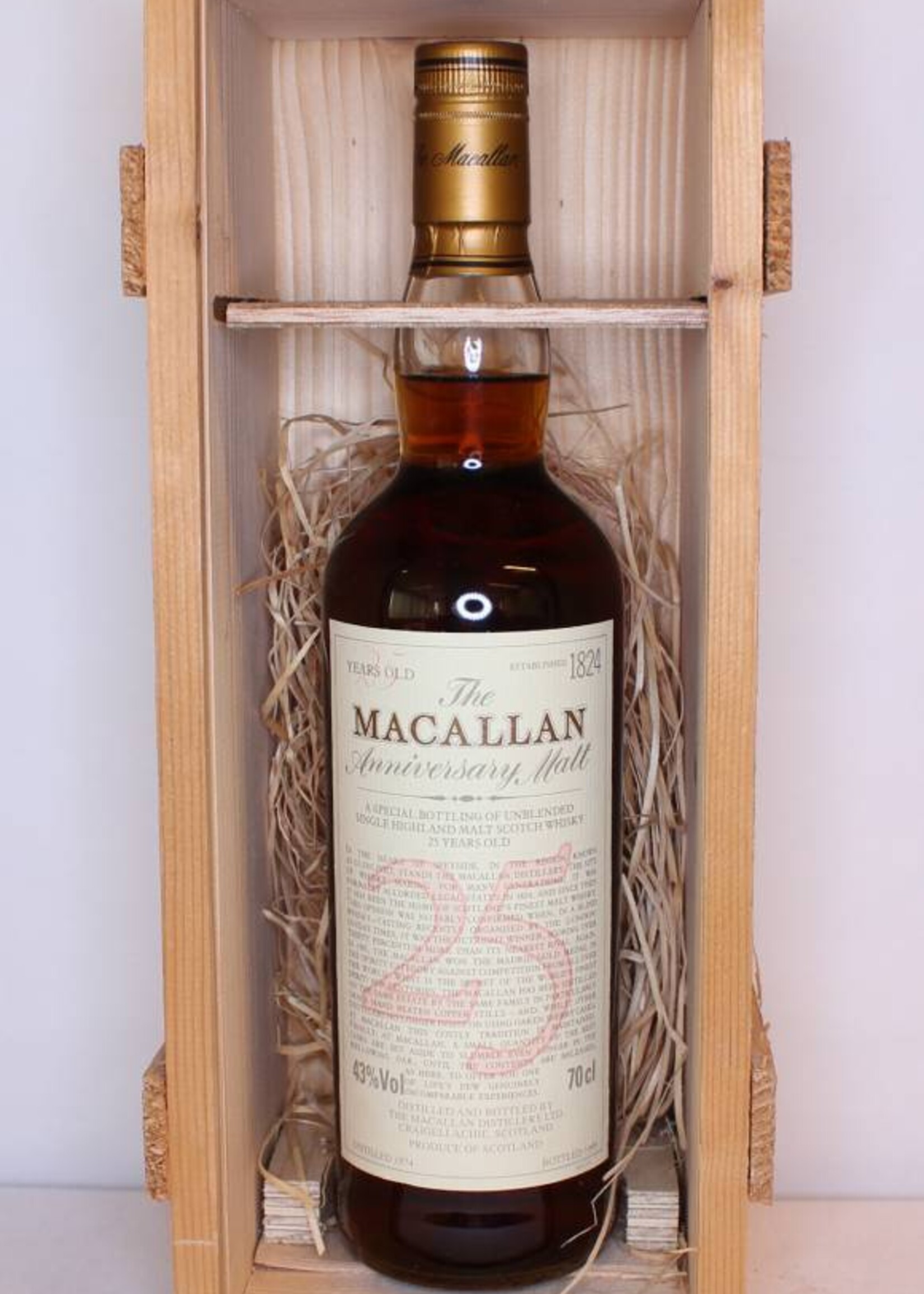 The Macallan Macallan 25 Years Old 1974 1999 The Anniversary Malt 43% (in OWC)