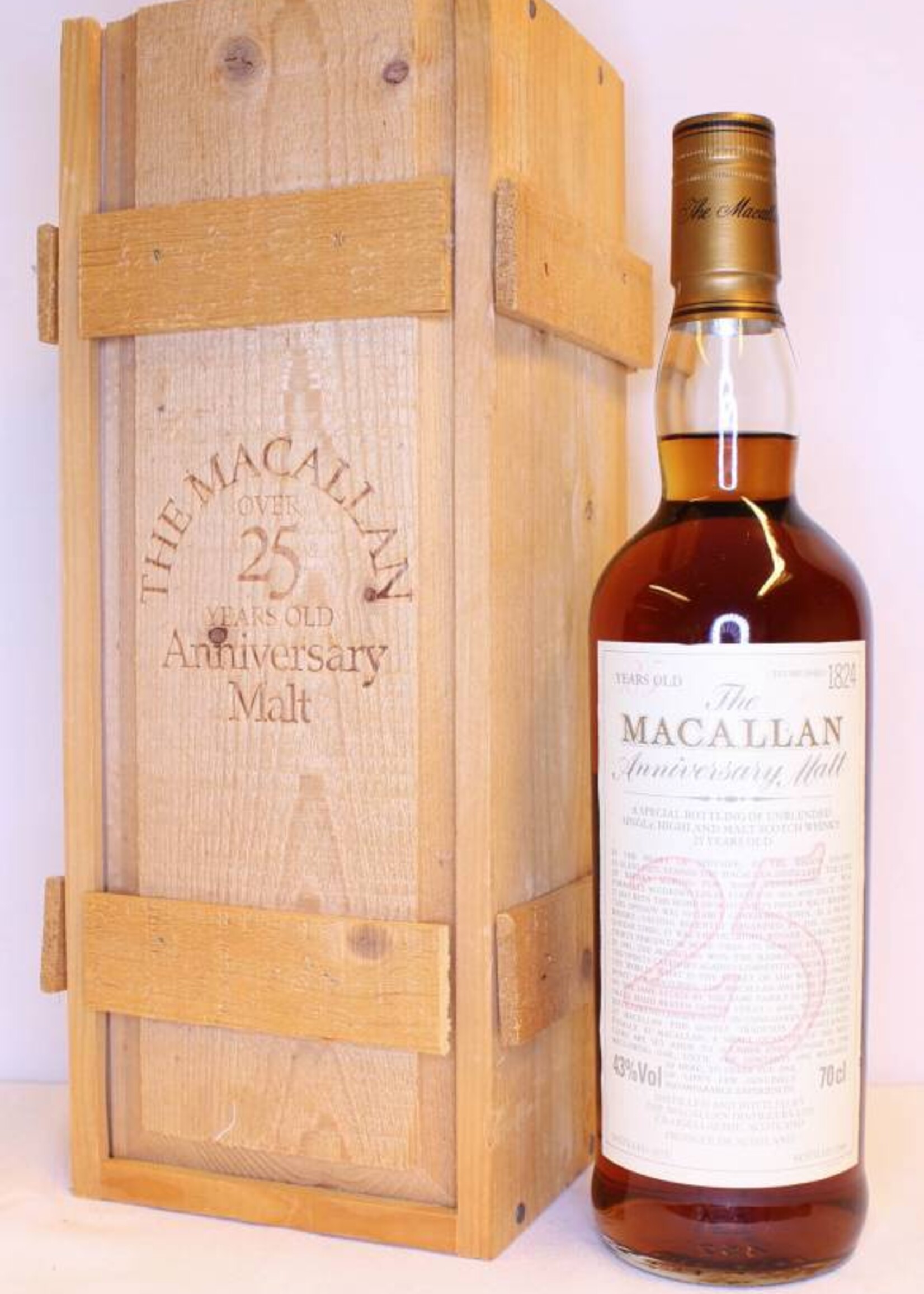 The Macallan Macallan 25 Years Old 1975 2000 The Anniversary Malt 43% (in OWC)