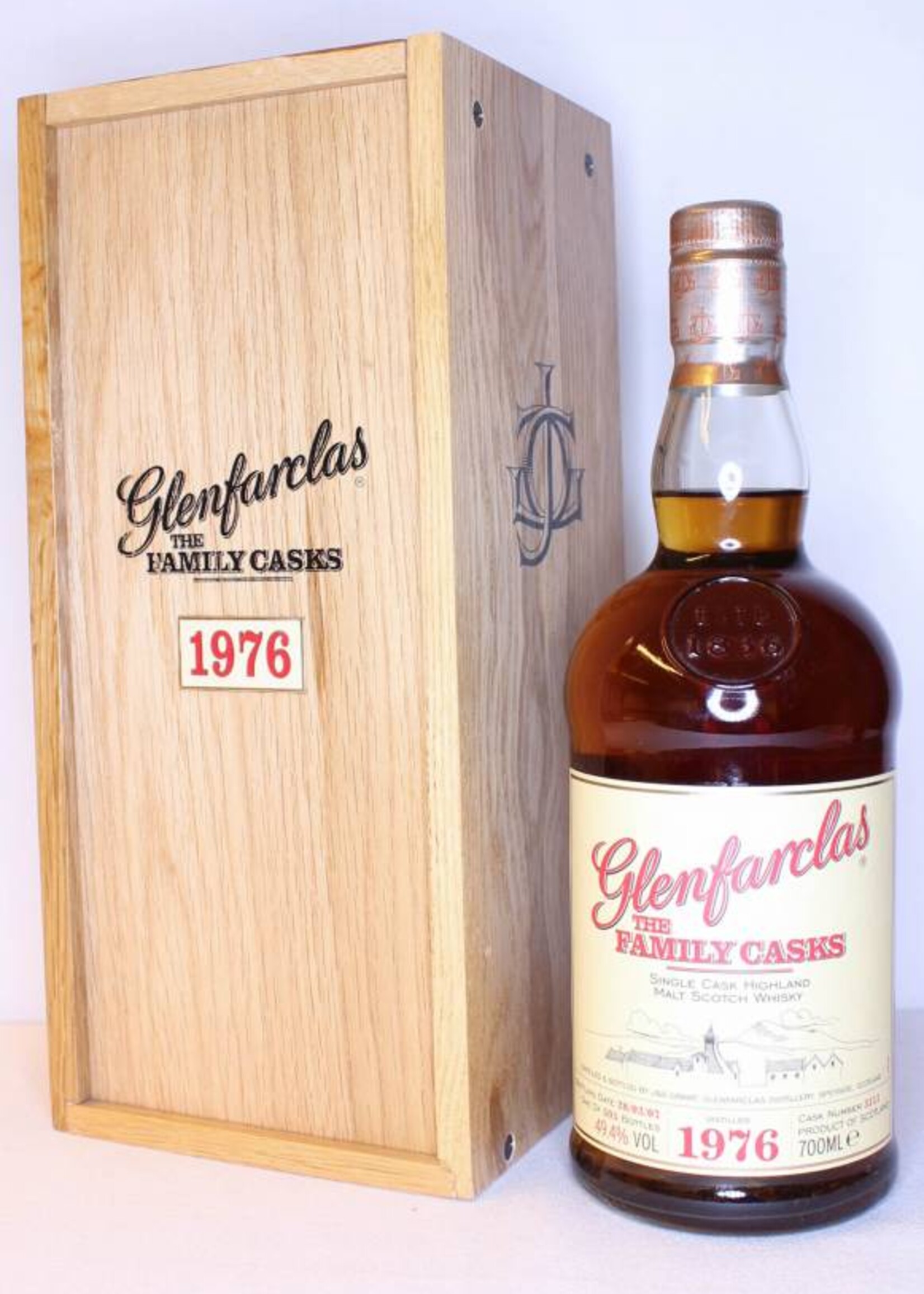 Glenfarclas Glenfarclas 30 Years Old 1976 2007  Cask 3111 - The Family Casks 49.4%