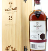 Macallan Macallan 25 Years Old 2011 - Sherry Oak Casks from Jerez 43% (in luxury wooden case)