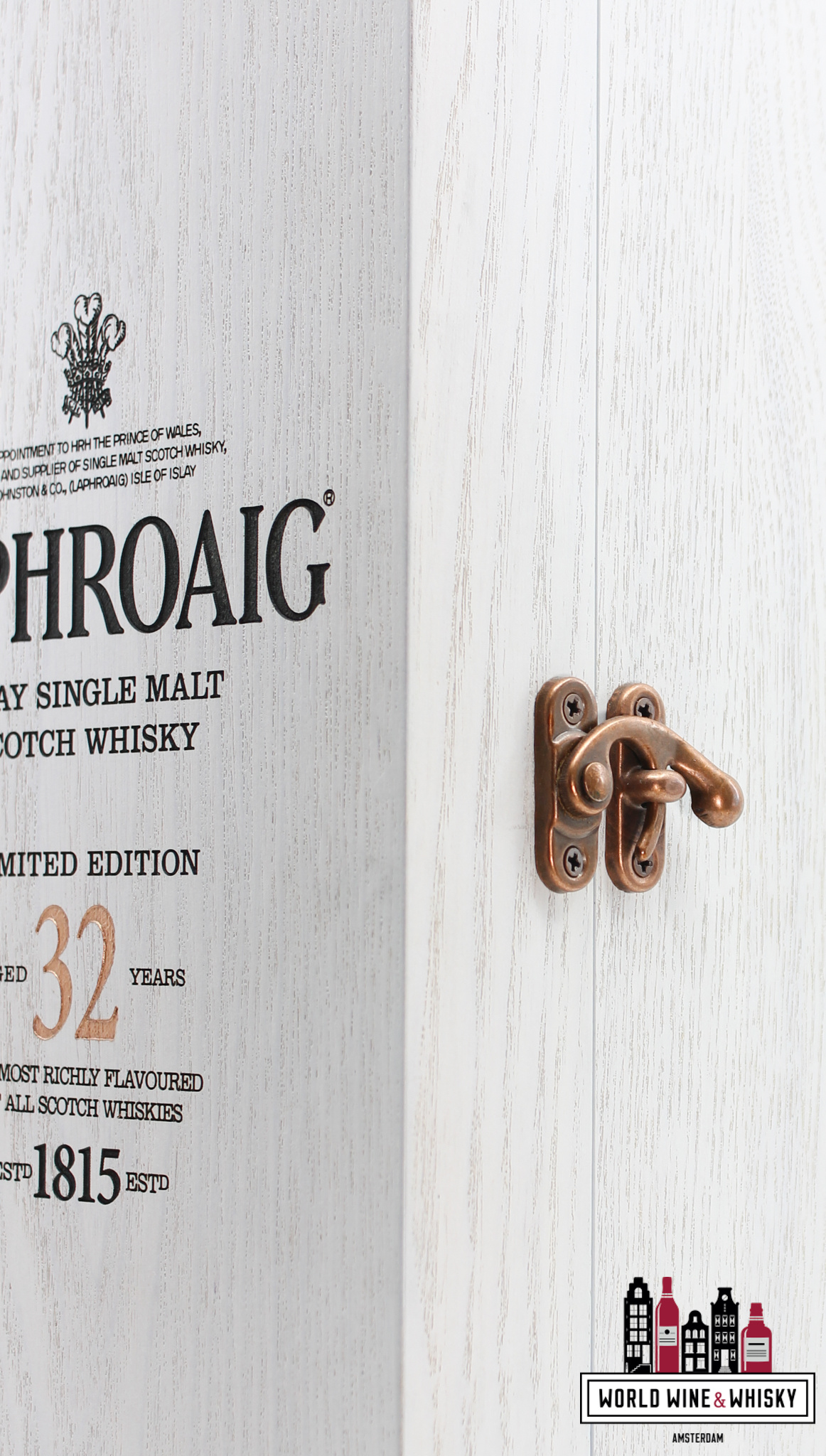 Laphroaig Laphroaig 32 Years Old 2015 - Limited Edition 46.6% (1 of 5880)