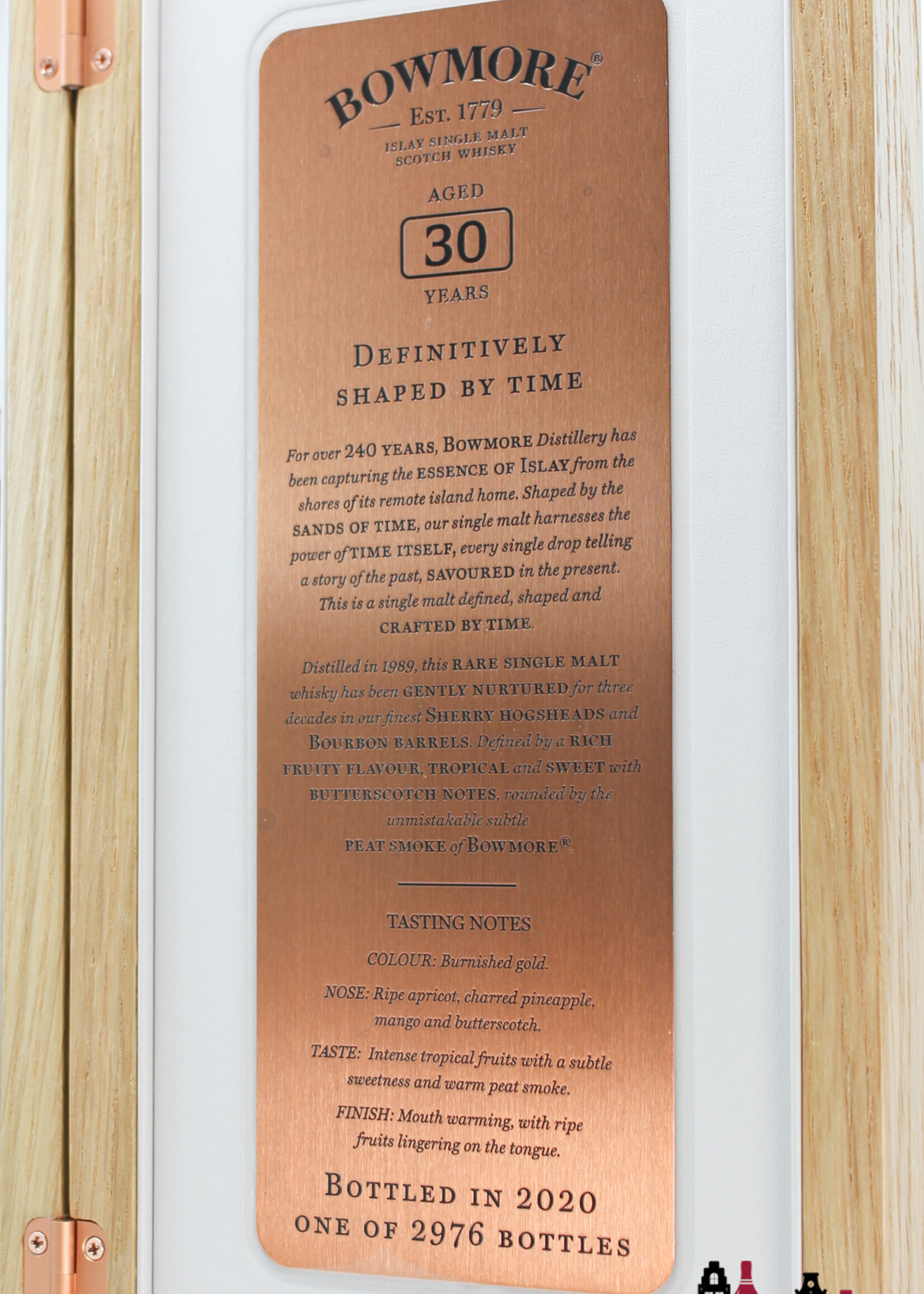 Bowmore Bowmore 30 Years Old - Edition 2021 (Bottled in 2020) 45.1% (1 of 2976) - Full Set