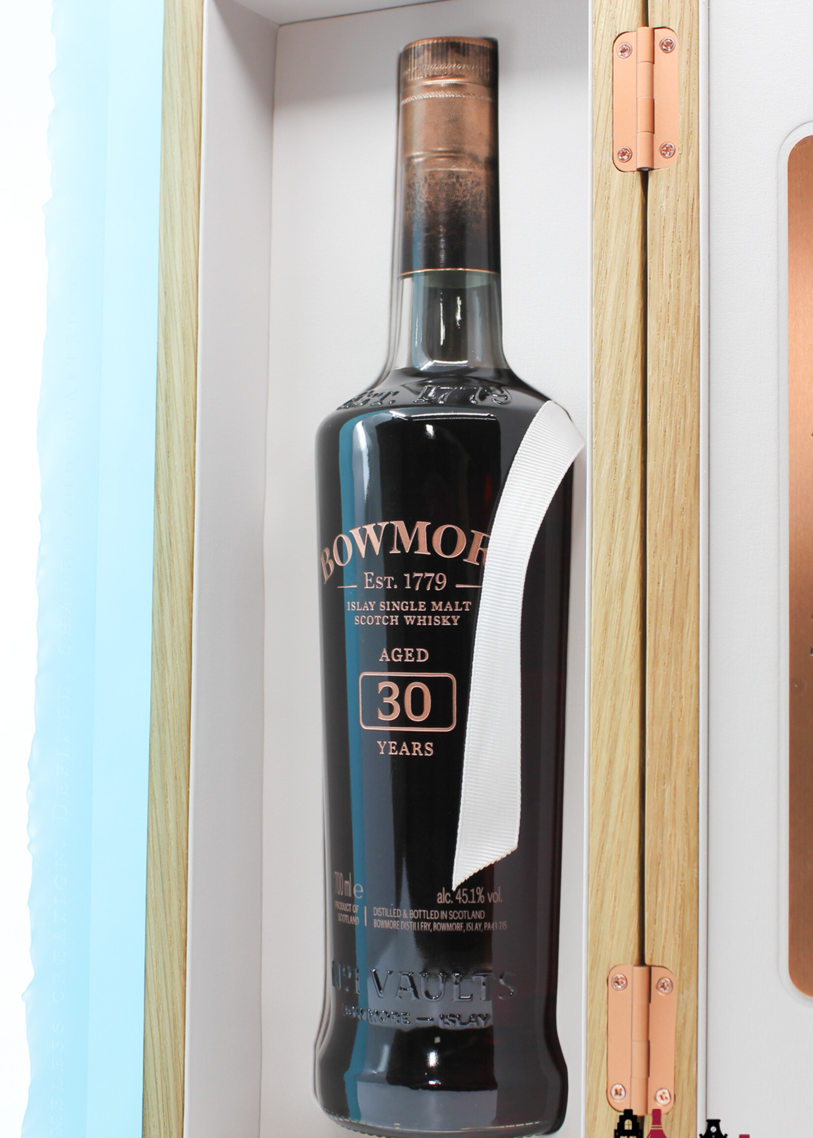Bowmore Bowmore 30 Years Old - Edition 2021 (Bottled in 2020) 45.1% (1 of 2976) - Full Set