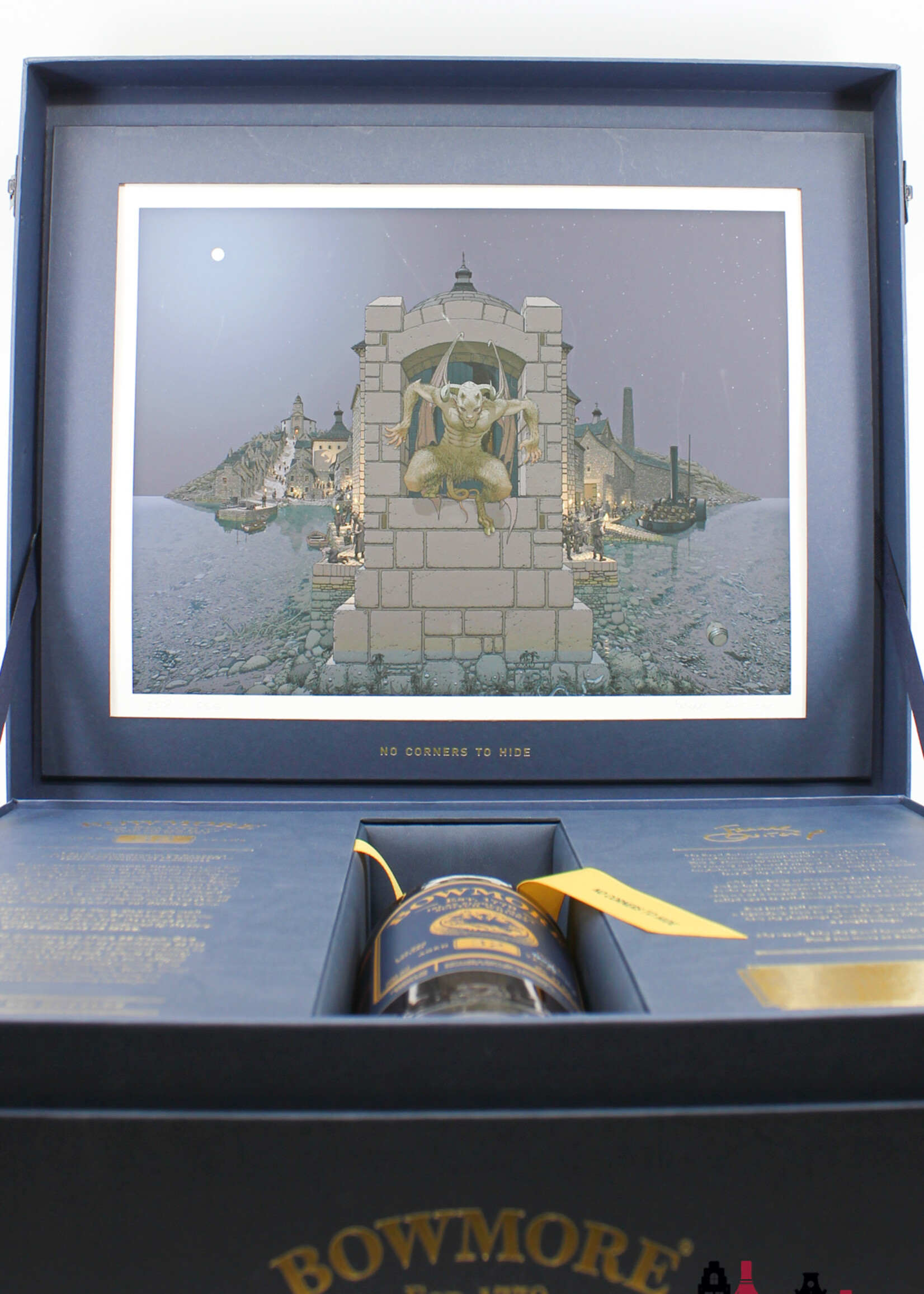 Bowmore Bowmore 32 Years Old 2021 - No Corners To Hide - Travel Retail Exclusive 47.3% (1 of 666)