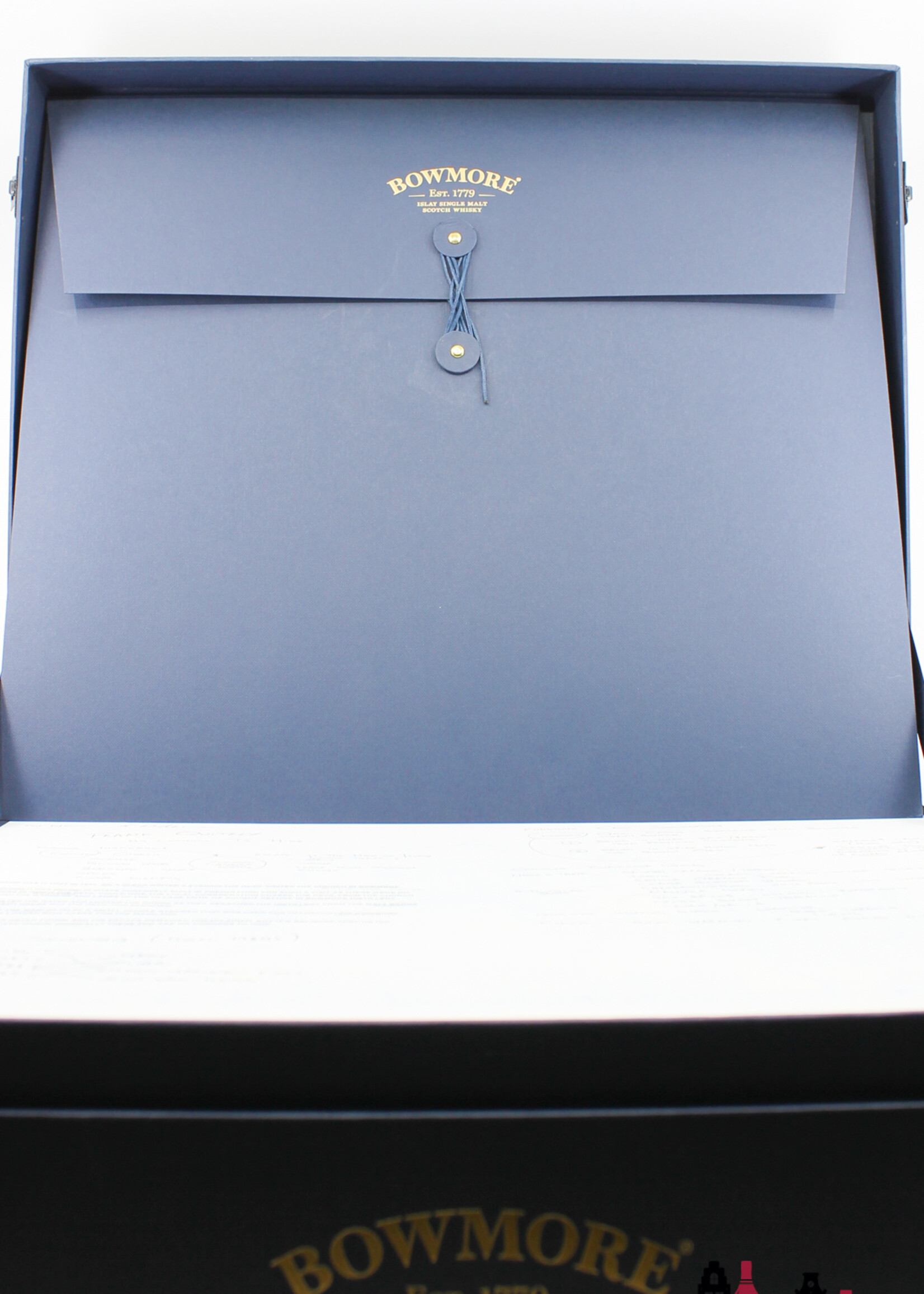 Bowmore Bowmore 32 Years Old 2021 - No Corners To Hide - Travel Retail Exclusive 47.3% (1 of 666)