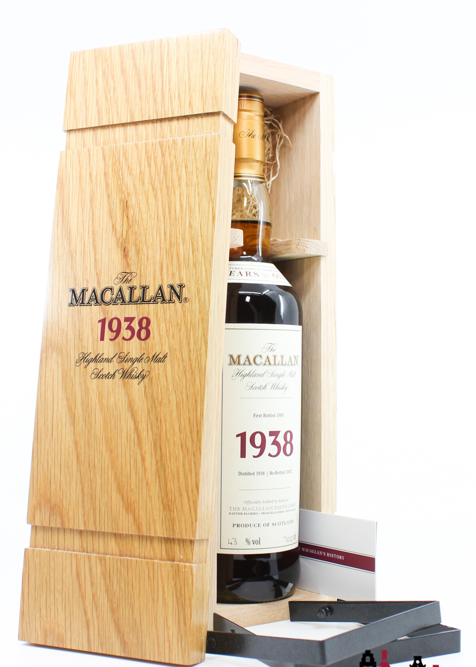 The Macallan Macallan 31 Years Old 1938 1969 - Fine & Rare (Re-Bottled 2002) 43% (in luxury wooden case)