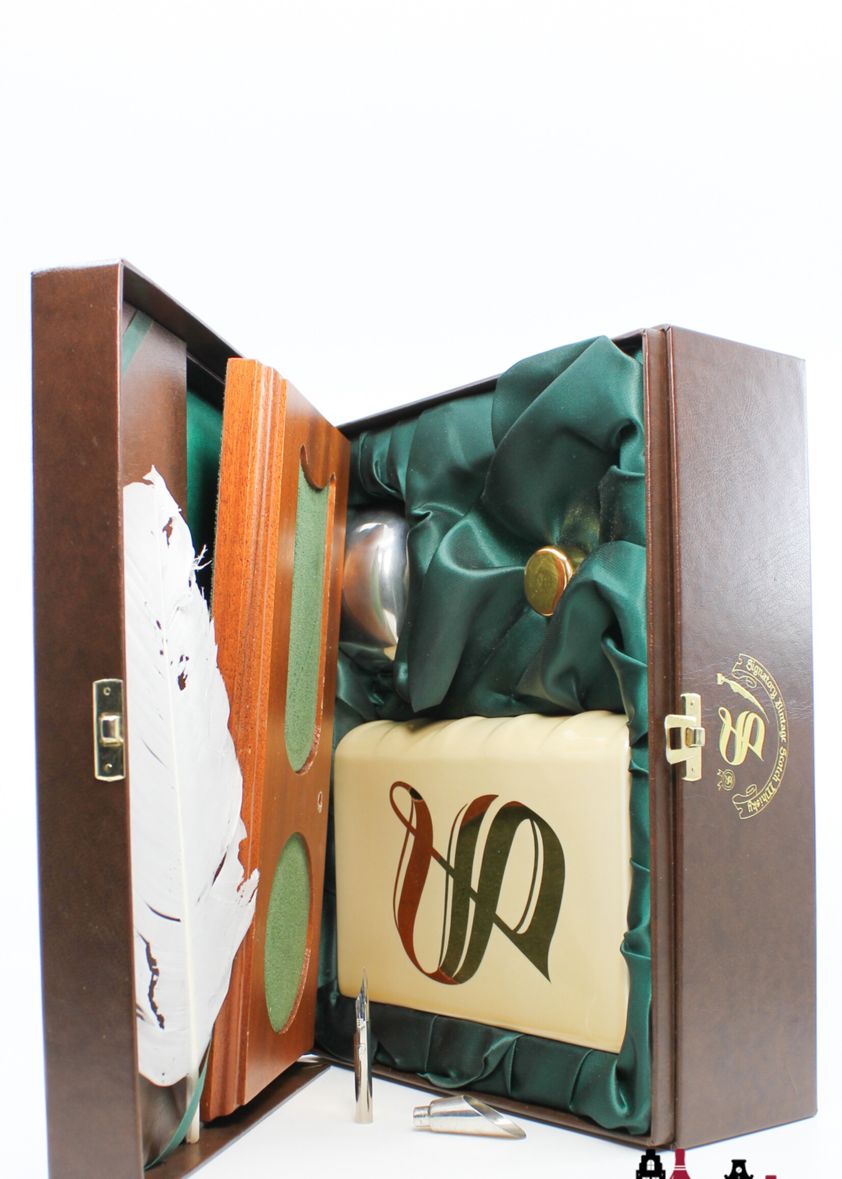 Glenrothes Glenrothes 12 Years Old 1982 - Ceramic Book - Signatory Vintage 43%